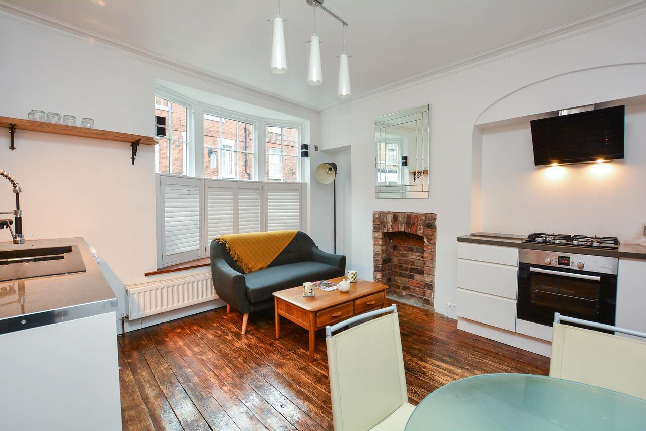 The Location- 1 Free Private Parking Space - 60 Second Walk 2 Minster! York Dış mekan fotoğraf
