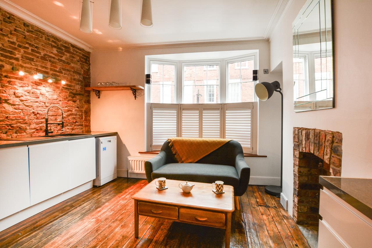 The Location- 1 Free Private Parking Space - 60 Second Walk 2 Minster! York Dış mekan fotoğraf